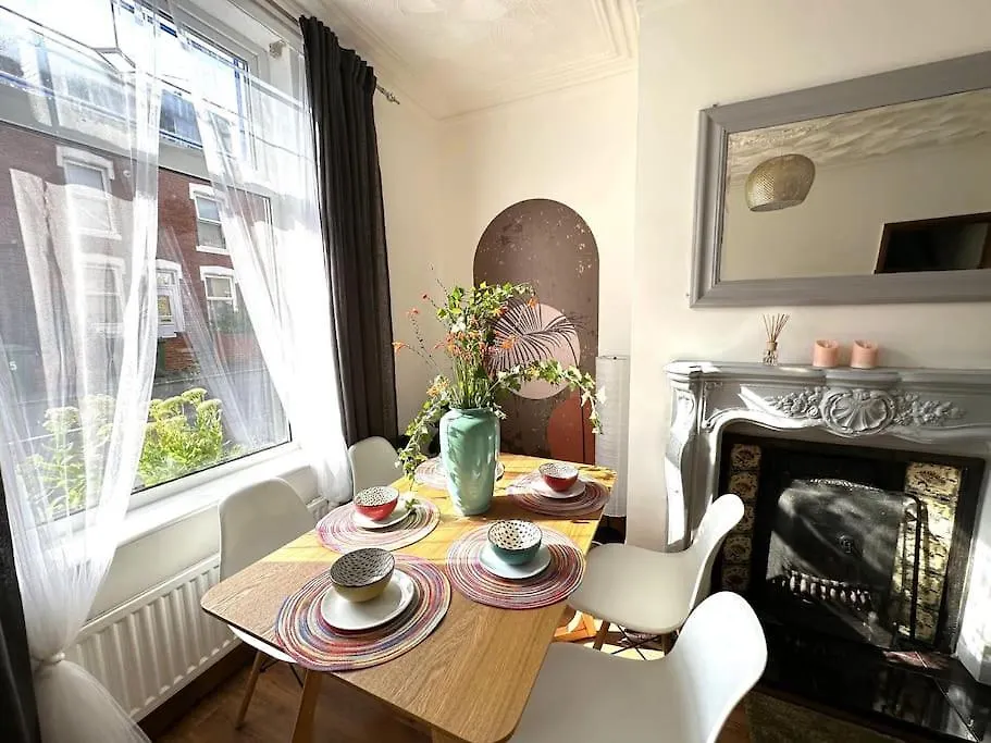 Leeds Cosy House Villa
