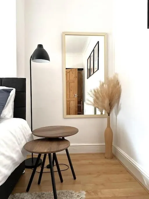 Leeds Cosy House Villa
